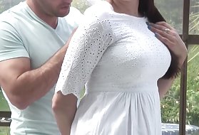 Pogledajte video porno hot mature majka sisati i jebu mladi pevac