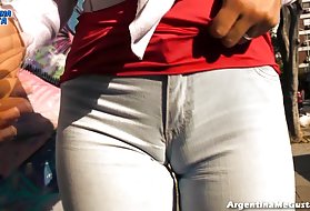 Veliki cameltoe, ne. velike fizičke sise ne čudi