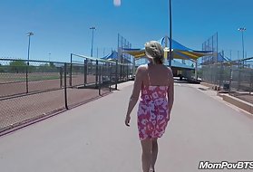 Debeli milf tijelo uzima ga u otvorenu guzu park dupe u javnom parku
