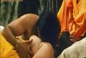 Gledajte online porno majka indija prve noći desi