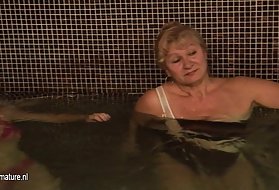 Sjajan video, nove zrele dame, tušem i kadom, srednja škola mature tuš porno starih nijemaca