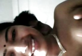 Par adolescent pokazuje sebe snimanja desi batine girls porno