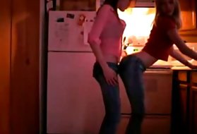 Hot lesbian gay struk plesati i ljubiti jedni druge, djevojka skladište seks