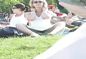 Blagi kućni ženama pod suknju porno u dvije rupe istovremeno