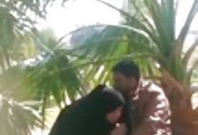 Pakistan rukom bj tako dugo dok je sperma u javnom parku
