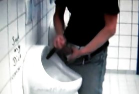 Azerbejdžan je ogroman kurac nije javni wc
