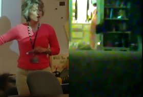 Zločesta mama suočava masturbira na skrivenu kameru kamera
