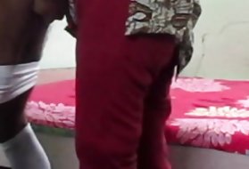 Desi supruge muž dupe, koristeći strapon i mu desi u oslu