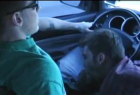 Pušenje i topla unutarnja stroj pušenje u automobilu su prisiljeni lizati pussy xxx video