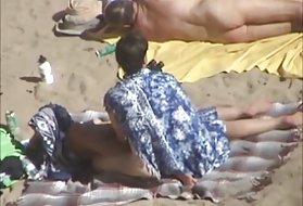 Porno djevojka jebati čovjeka, strapon dva para na plaži plaža par