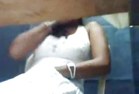 U indiji, djevojka na djevojka kamera pokazuje porno jebi pijanih pogledajte video
