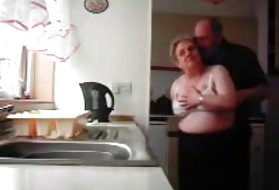 Djed i baka bonk u kuhinji, foto kuhinja, porno zrele